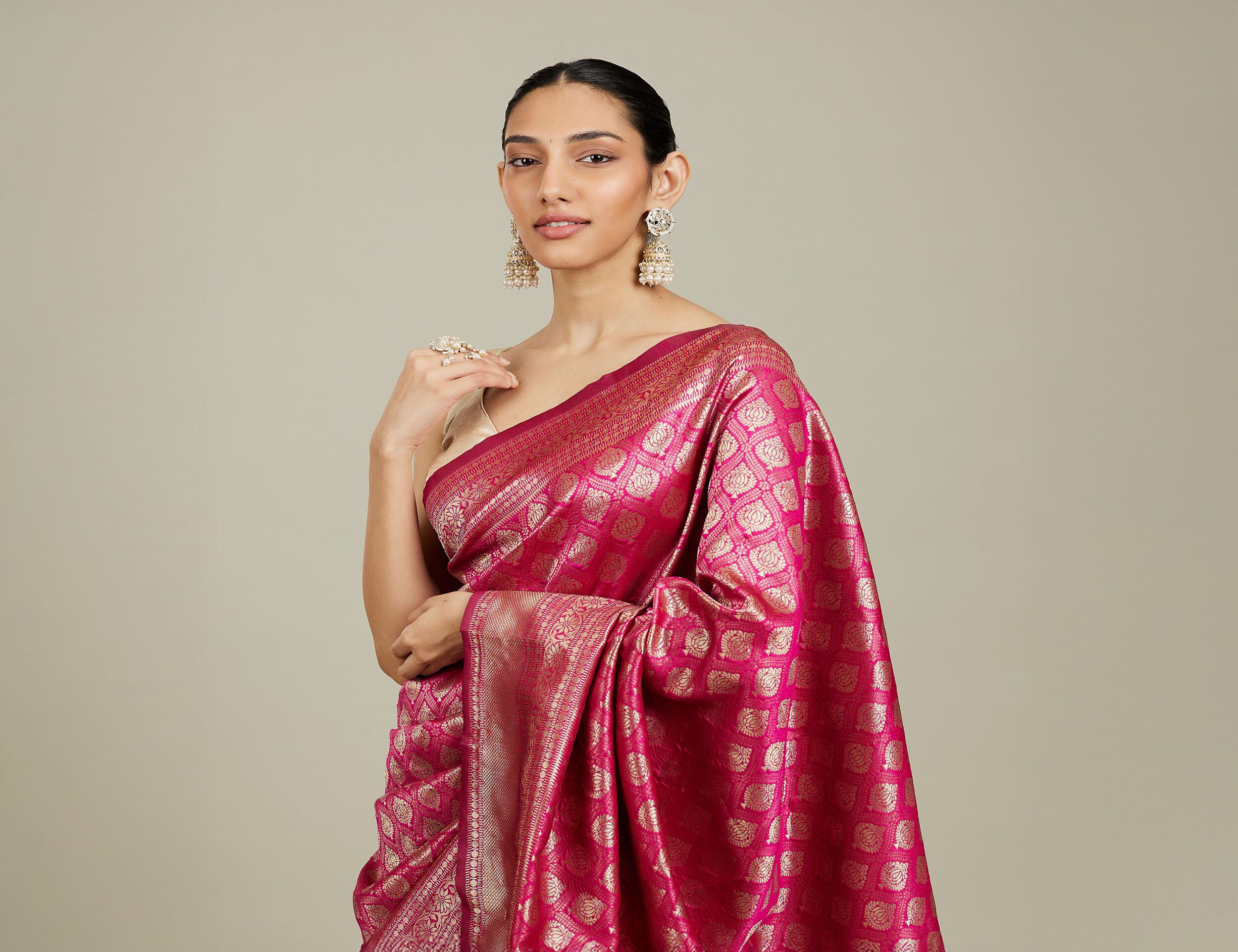 Women flaunting her beautifull red saree for wedding